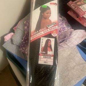Harlem 125 Senegal box braids 20 inches one #2 and 7 #1 that’s 8packs crotchet